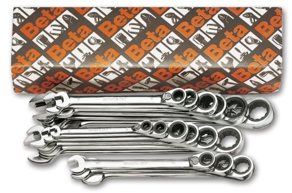 Set of 19 reversible ratcheting combination wrenches (item 142)
