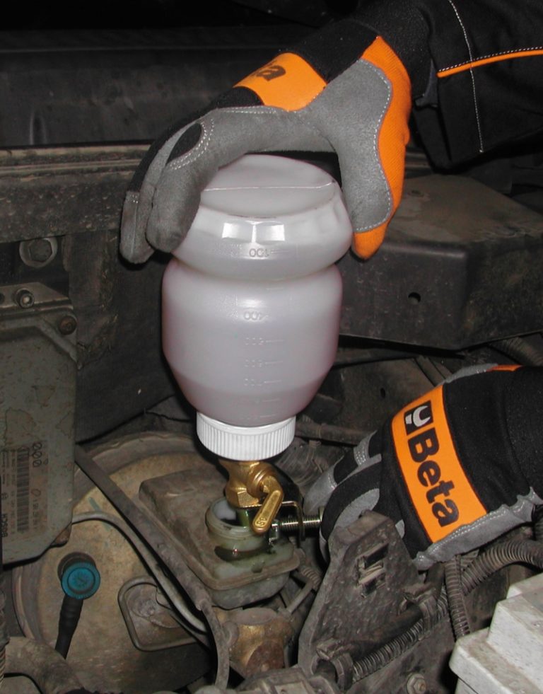 Brake fluid extractor Beta Tools UK