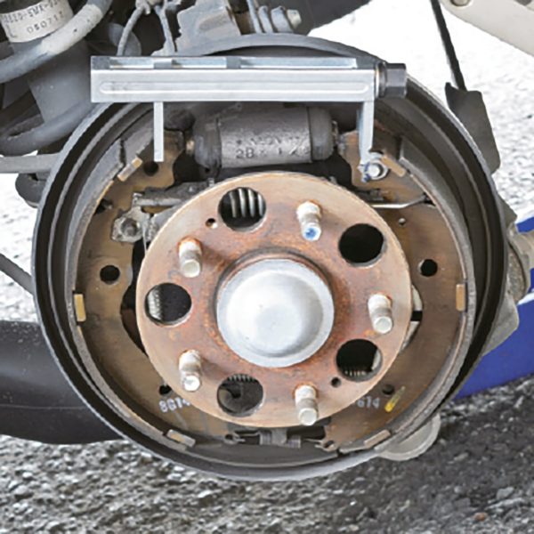 Tool for replacing cylinders in drum brakes - Image 2