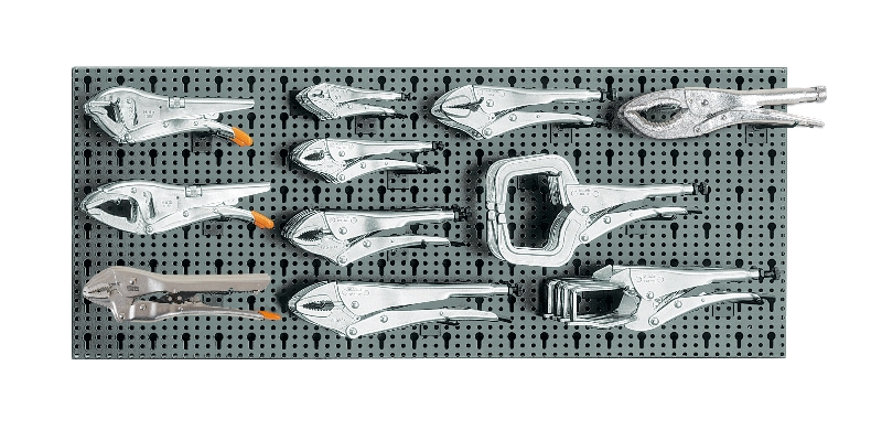 Assortment of 31 tools, with hooks without panel category image