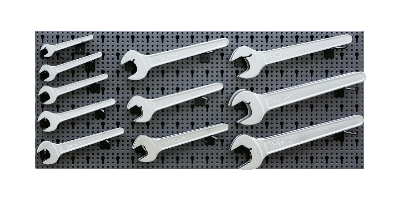 Assortment of 25 tools, with hooks without panel category image