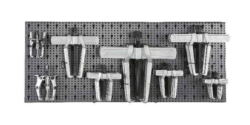 Assortment of 17 tools, with hooks without panel category image