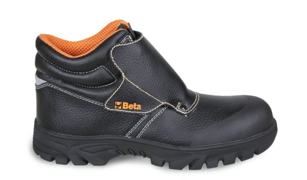 Lace-up black leather shoe, "welder" style, water-repellent, with quick opening system and front protection with strap fastening and flameproof seams. Hard-wearing rubber outsole and anti-abrasion insert in toe cap area