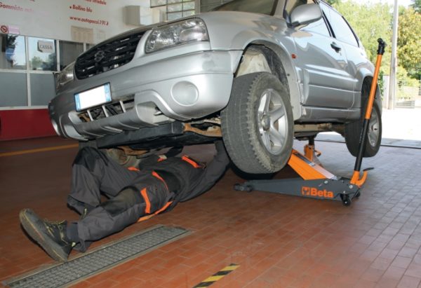 ​High-lift hydraulic jack, 2 t, with 6 wheels - Image 3