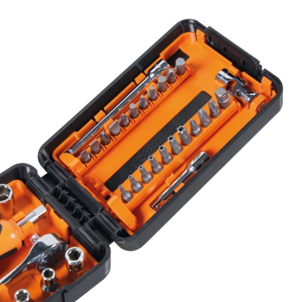​Assortment of 11 gear lock sockets, 21 bits and 7 accessories - Image 4